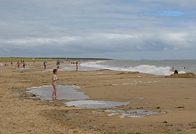 La plage des Bélugas vue en direction du sud-est vers la pointe d'Arcay et La Rochelle