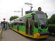 Zijaanzicht van een Moderus Beta tram.