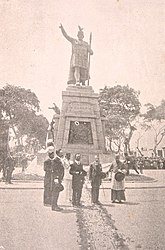 Inauguración del monumento en la rotonda de la avenida Grau (1926).