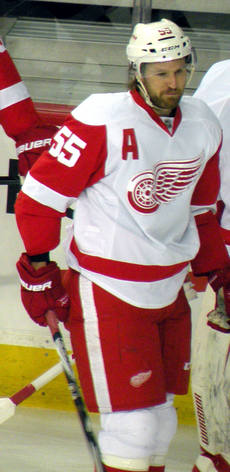 230px-Niklas_Kronwall_2012.png