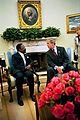 Gabonin presidentti Omar Bongo presidentti George W. Bushin kanssa Valkoisessa talossa vuonna 2004