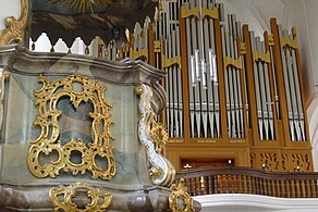 Barocke Kirche und moderne Orgel