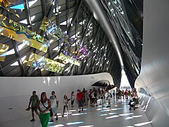 Pabellón Puente de la Expo 2008 en Zaragoza, diseñado por Zaha Hadid.