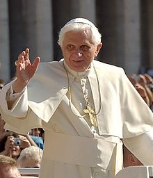 Pope Benedict XVI in 2009 Papa Benoit XVI.jpg