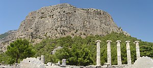 Priene colline columnsne.jpg