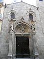 Porte de la façade latérale, transférée de la disparue église gothique de San Miguel.