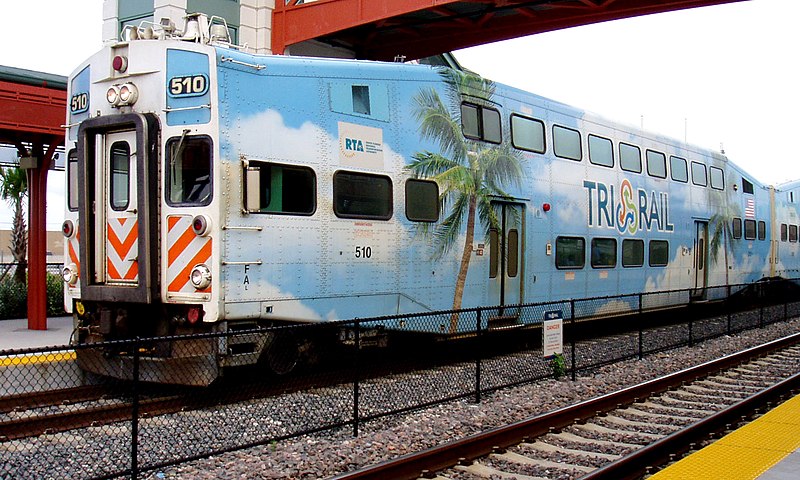 800px-Tri-Rail_at_Delray_Beach_Station.jpg