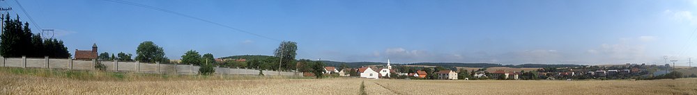 Duonronda panoramo de Veverské Knínice