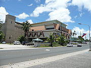 WCTC winkelsentrum in Koror, Palau met die vlag van Palau die Republiek China.