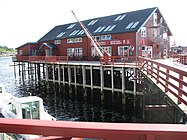 Bryggeanlegg med restaurant og annet. Foto: 2011