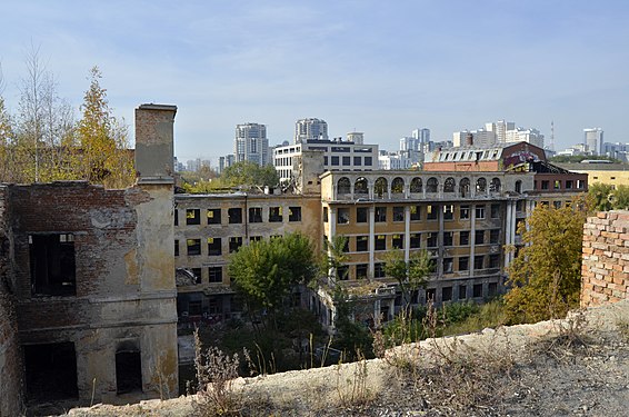 Выпотрошенное здание клинической больницы скорой помощи, Екатеринбург Автор — Митрохина Марина