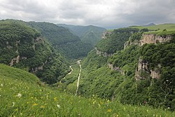 Soutěska řeky Tyzyl v Elbruském okrese