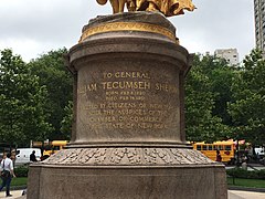 Detalle del pedestal del Monumento