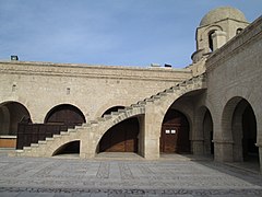 Acceso a la torre desde donde se llama a oración.