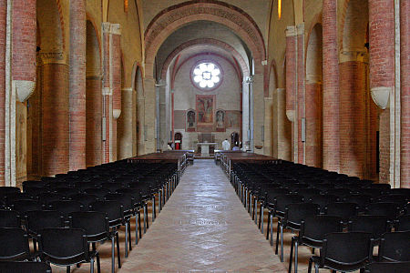 La nef de l'église abbatiale.