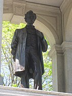 Кембриджский мемориал гражданской войны - статуя Линкольна.JPG