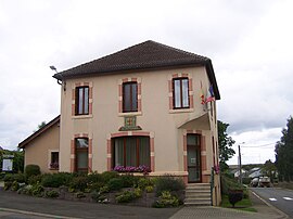 The town hall in Chenières