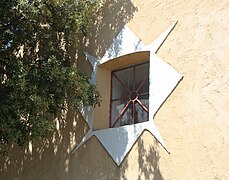 L'étoile (la "stella") sur la façade de la chapelle.