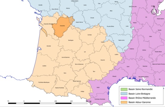 La Charente dépend de deux bassins administratifs DCE : Adour-Garonne et Loire-Bretagne.