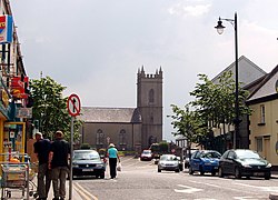 Main Street und Straid Church in Foxford (2007)