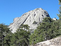 « Griffures » sur les parois de syénite.