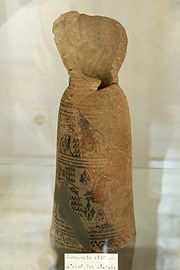 Torso de terracota de una estatua femenina, del siglo VII a. C.