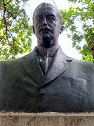 Busto de Ricardo Lyon en la Plaza Loreto