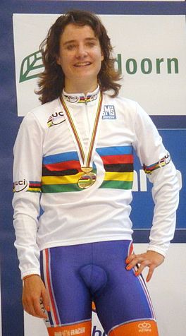 Marianne Vos in de regenboogtrui in 2011