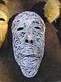 Máscara confeccionada por artesão local