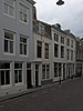 Huis met geverfde rechte gevel