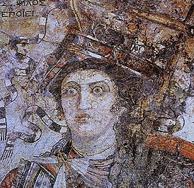 Мозаика из Тмуита, Египет, созданная художником Софилосом примерно в конце III века до н. э. На ней, вероятно, изображена Береника II. Ее корона с изображением носа корабля и брошь в форме якоря символизируют морскую доблесть империи Птолемеев