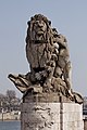 Un des lions du pont Alexandre III.