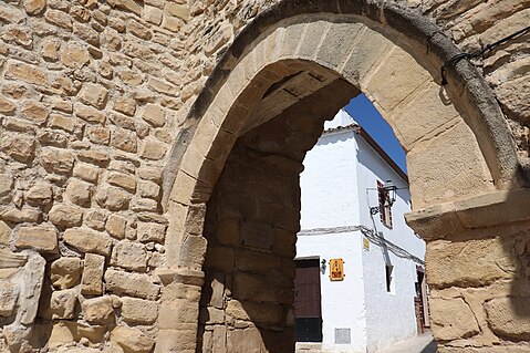 Puerta de Granda de cerca.