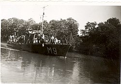 HMS M9 passerar Bergs slussar i Göta kanal 1952.