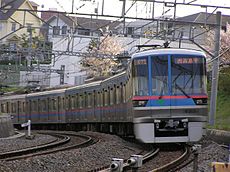 6300形2次車第13編成（大型スカート） （2006年4月9日 / 東急目黒線田園調布 - 奥沢）