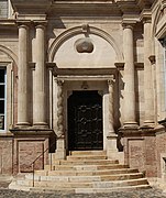 La puerta de la torre de escalera del Hôtel d'Assézat (1555-1557 o/y después de 1560).