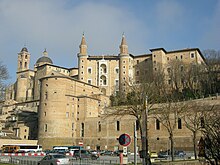 Palazzo Ducale, Urbino Urbino, palazzo ducale visto dal mercatale 02.JPG