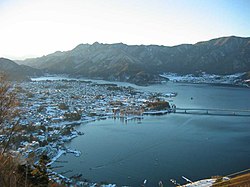 Кавагучи 河口湖 - Поглед на езерото од планината Качикачи