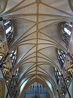 "Crazy vaults" at Lincoln cathedral quire.JPG