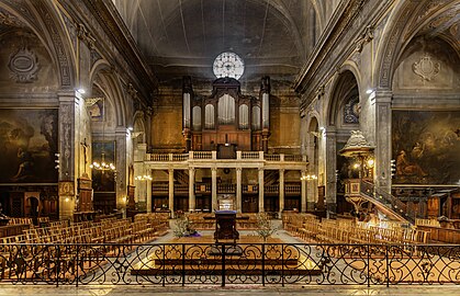 La nef vue du choeur.