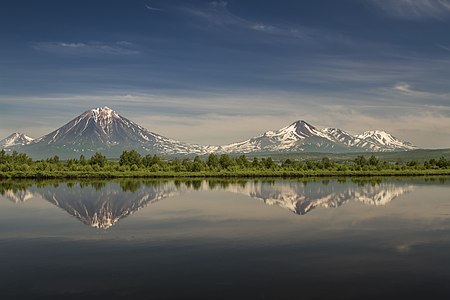 181. Вулканы Корякский, Авачинский, Козельский, Камчатский край — Козинцев