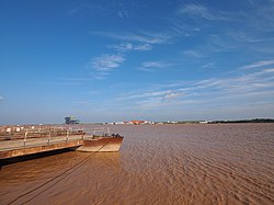 从新滩浮桥上远望黄河河口