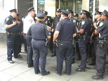 Ufficiali della polizia di New York City a Times Square (2010).