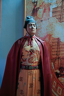 Statuo al Ĉeng He ĉe mara muzeo de Quanzhou