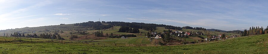 Panorama widokowa od wschodniej strony na grzbiet Bukowińskiego Wierchu