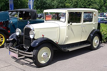 Une Citroën C4 modèle 1930. (définition réelle 2 727 × 1 817)