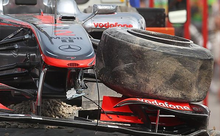 Photo de la McLaren MP4-25 endommagée de Lewis Hamilton en Espagne