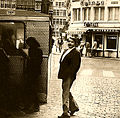 Hubert Lampo, in 1982 op de Grote Markt in Antwerpen, wist het zeker: "Dit is het beste frietkot van de stad"