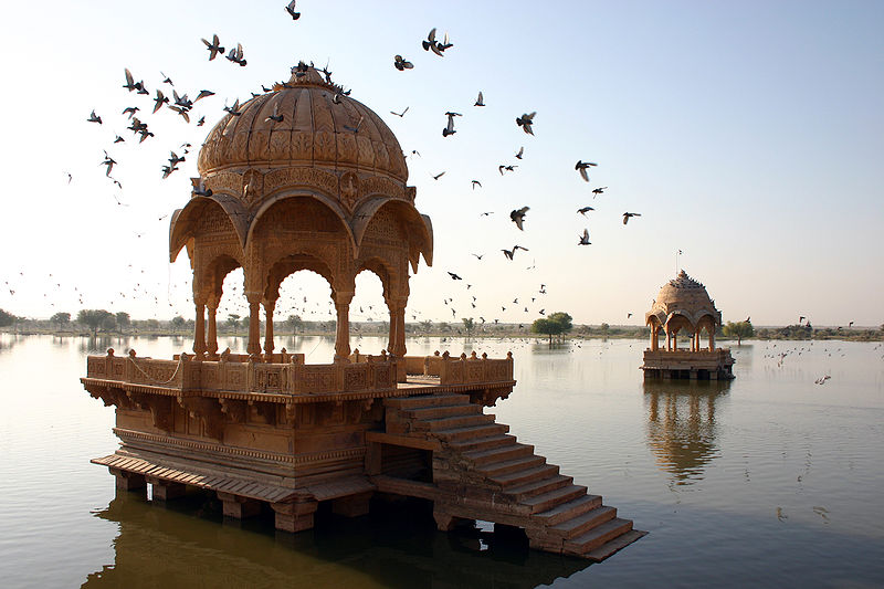 http://upload.wikimedia.org/wikipedia/commons/thumb/2/28/Jaisalmer_Amar_Sagar.jpg/800px-Jaisalmer_Amar_Sagar.jpg