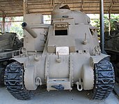 M31 正面より 各所にある棒状のものは予備転輪の装着金具 イスラエル、テルアビブのイスラエル国防軍歴史博物館の展示車両